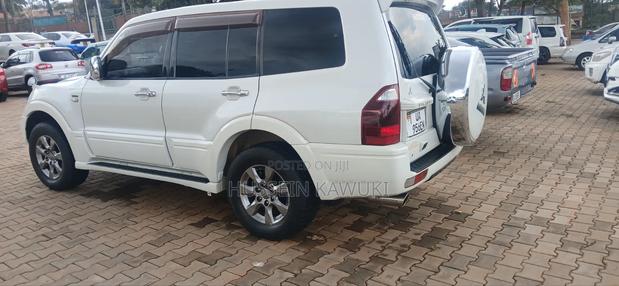Mitsubishi Pajero 2000 White