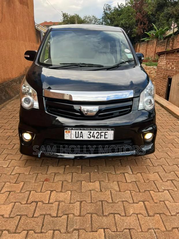 Toyota Noah 2012 Black