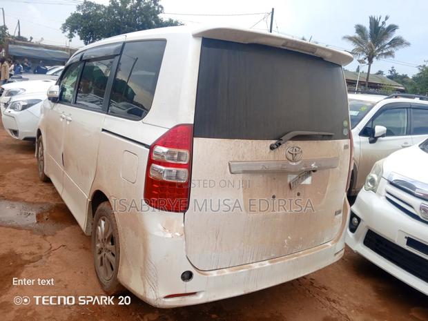 Toyota Noah 2013 White