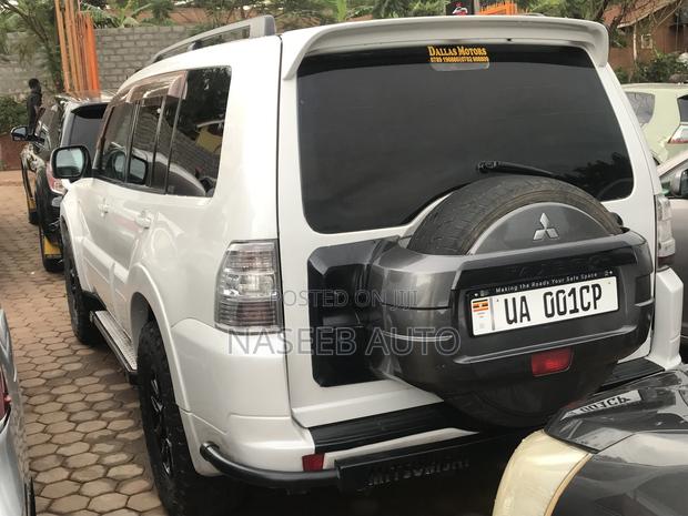 Mitsubishi Pajero 2009 White