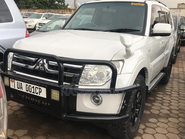 Mitsubishi Pajero 2009 White