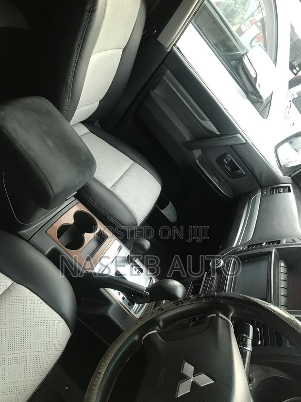 Mitsubishi Pajero 2009 White