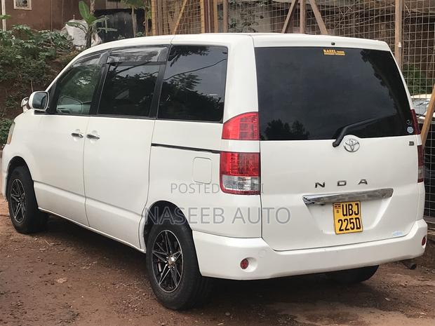 Toyota Noah 2006 White
