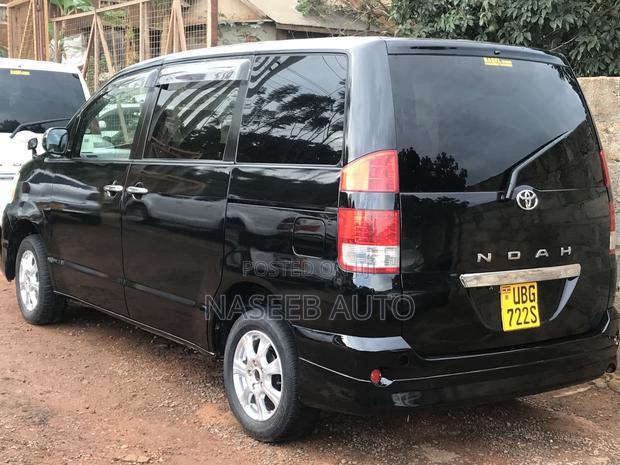 Toyota Noah 2006 Black
