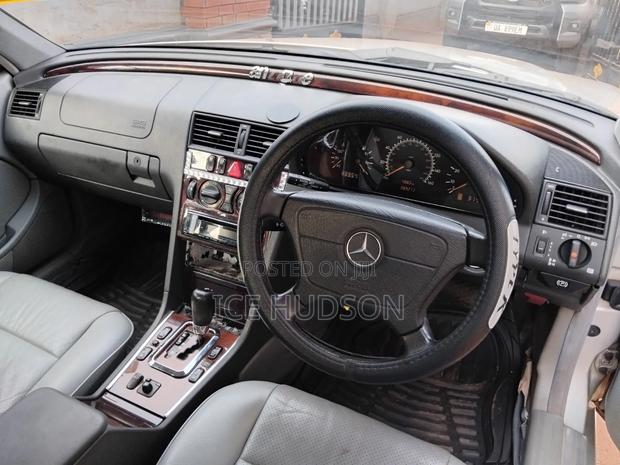 Mercedes-Benz C200 2000 Silver