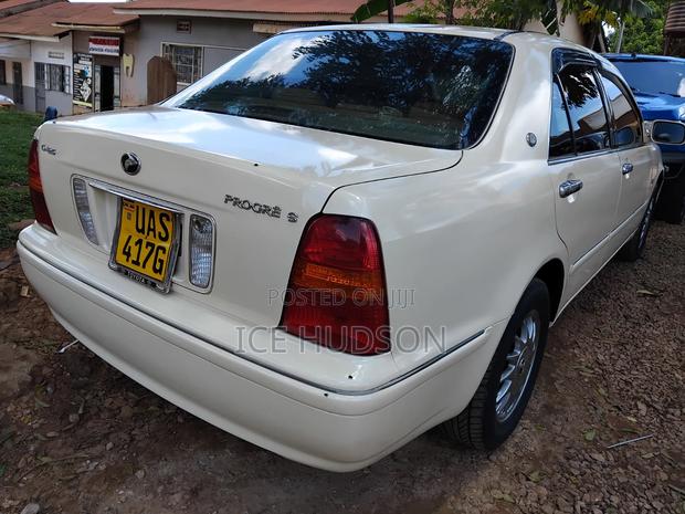 Toyota Progress 2002