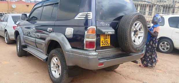 Toyota Land Cruiser Prado 2000 Blue