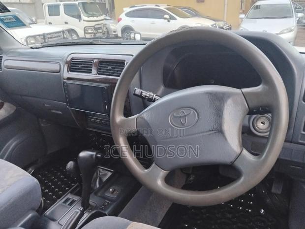 Toyota Land Cruiser Prado 2001