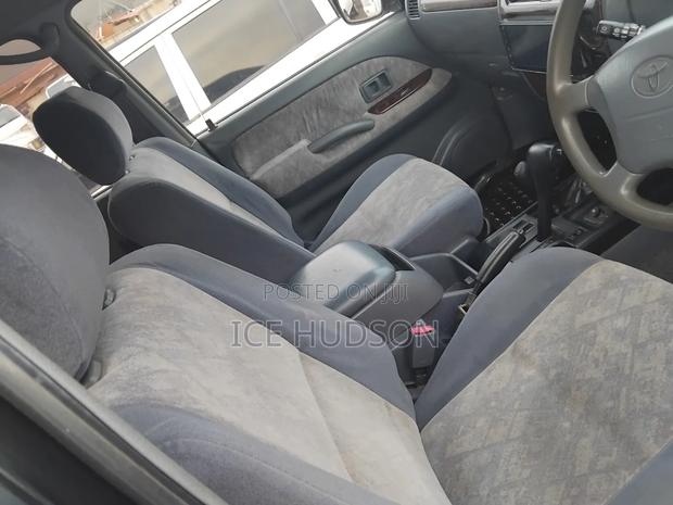 Toyota Land Cruiser Prado 2001