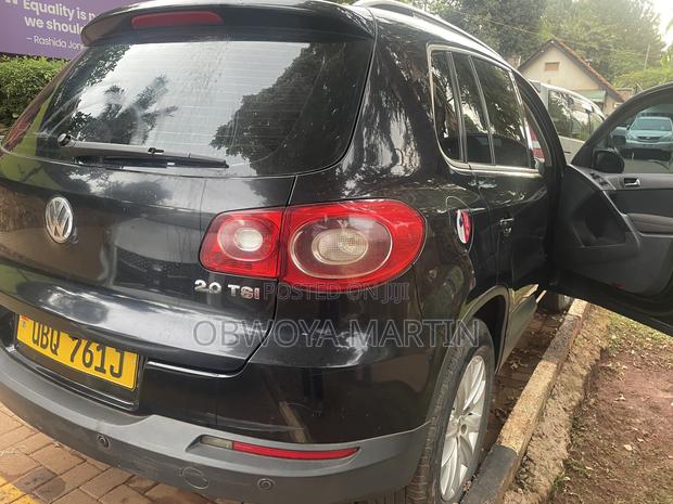 Volkswagen Tiguan 2010 Black