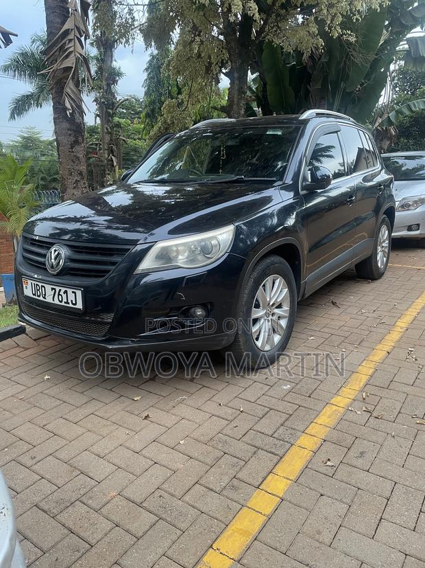 Volkswagen Tiguan 2010 Black