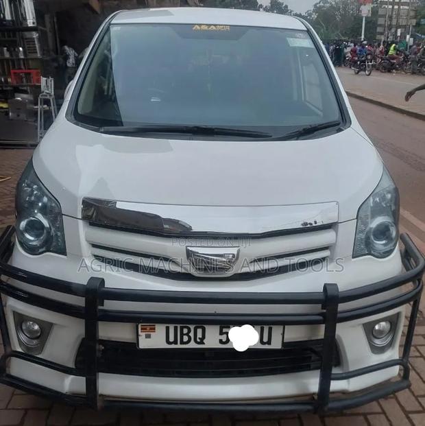Toyota Noah 2012 White