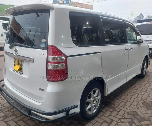 Toyota Noah 2012 White