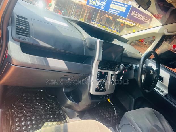 Toyota Noah 2012 White