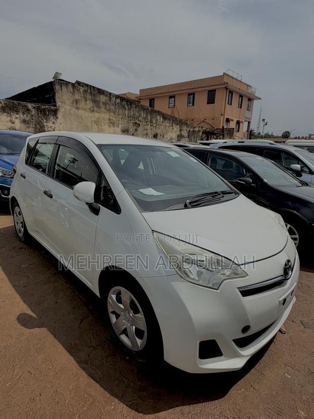 Toyota Ractis 1.5 AWD 2013 White