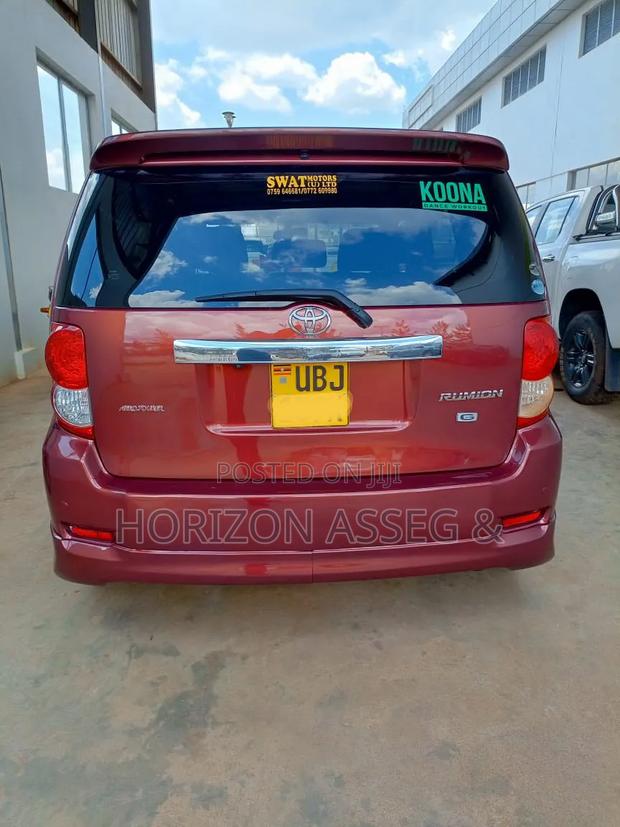 Toyota Corolla Rumion Hatchback 1.5 FWD 2011 Red
