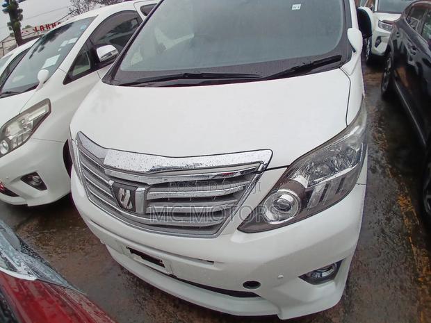 Toyota Alphard 2.4 Petrol AWD 2014 White
