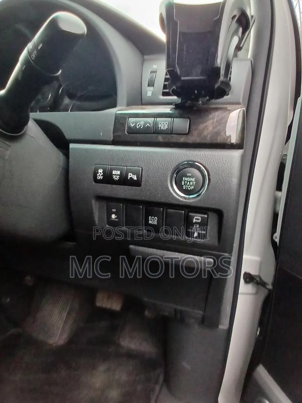 Toyota Alphard 2.4 Petrol AWD 2014 White