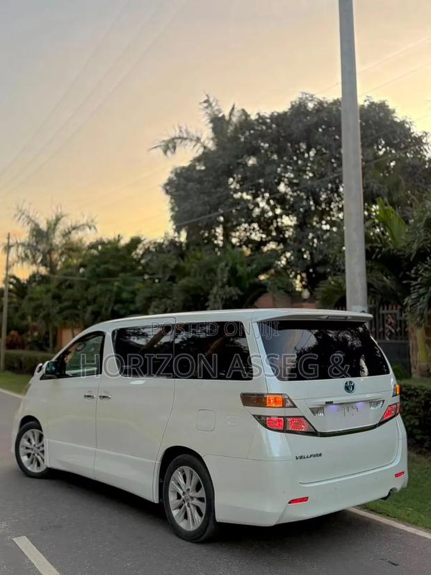 Toyota Vellfire V 2.4 4WD 7-Seater 2012 White