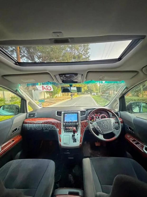 Toyota Vellfire V 2.4 4WD 7-Seater 2012 White
