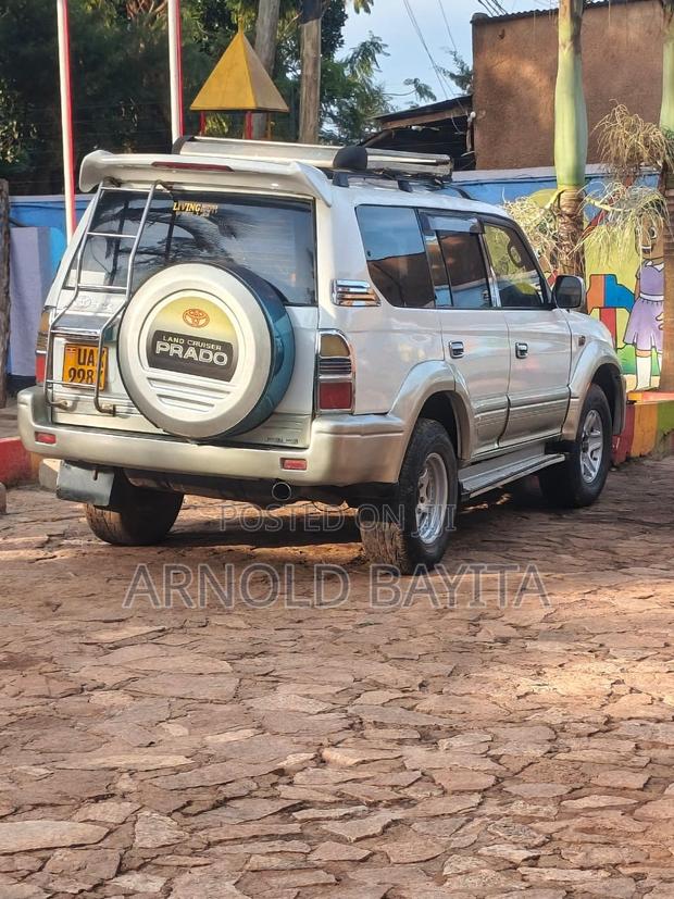 Toyota Land Cruiser Prado 2000 Gray
