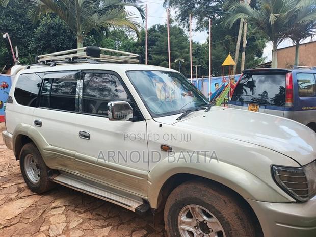 Toyota Land Cruiser Prado 2000 Gray