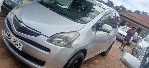 Toyota Ractis 2006 Silver