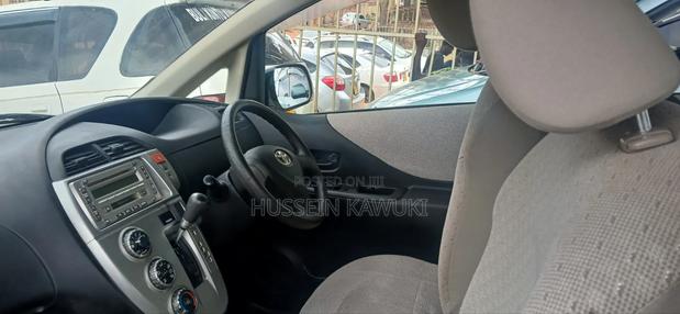 Toyota Ractis 2006 Silver