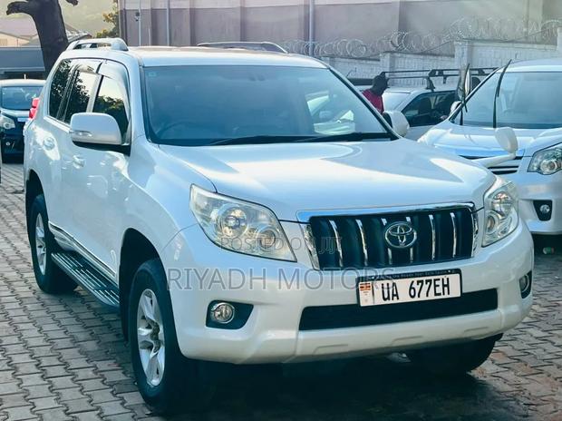 Toyota Land Cruiser Prado 2011 White