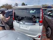 Toyota Noah 2.0 AWD (8 Seater) 2015 White for sale