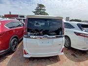Toyota Noah 1.8 FWD Hybrid (7 seater) 2017 White for sale