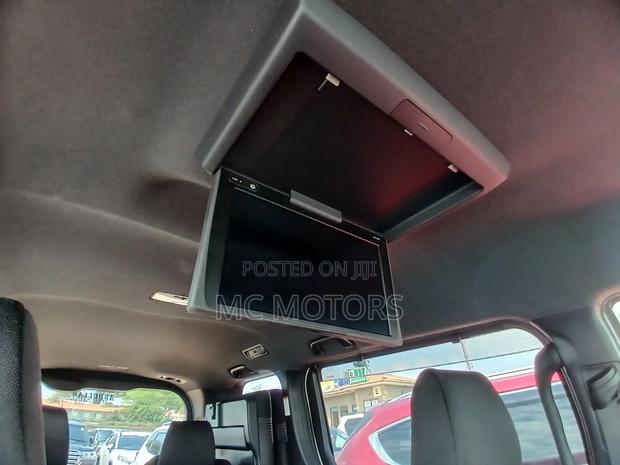 Toyota Noah 1.8 FWD Hybrid (7 seater) 2017 White