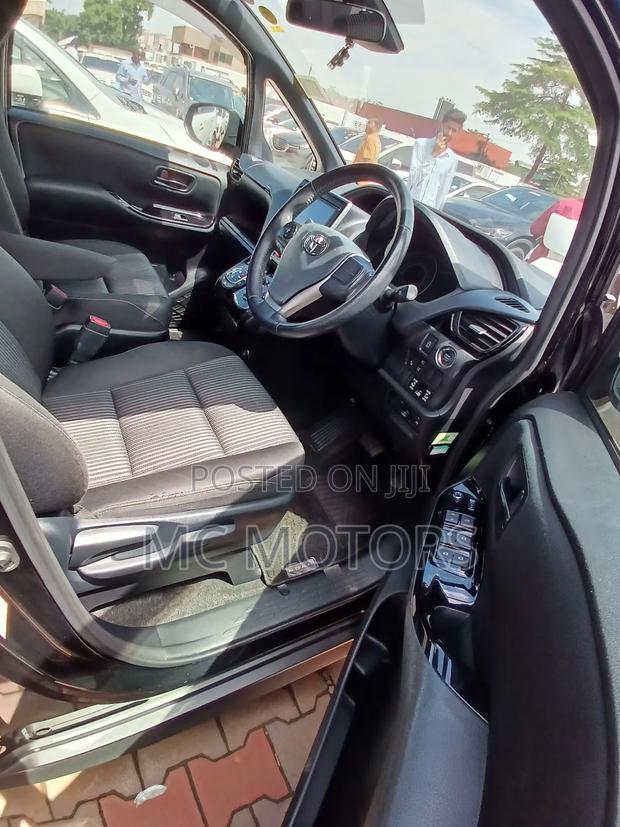 Toyota Noah 2.0 AWD (8 Seater) 2017 Black