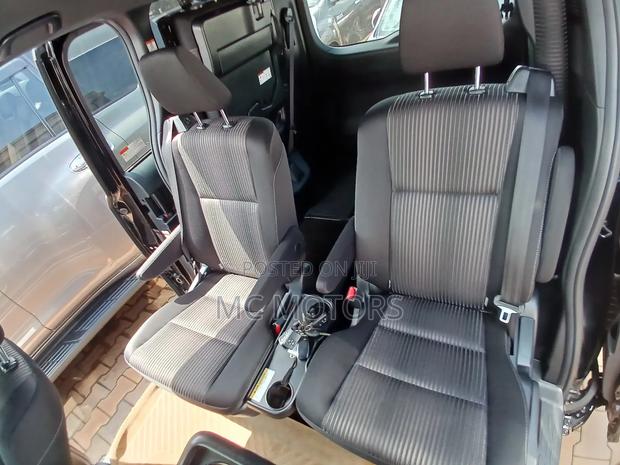 Toyota Noah 2.0 AWD (8 Seater) 2017 Black
