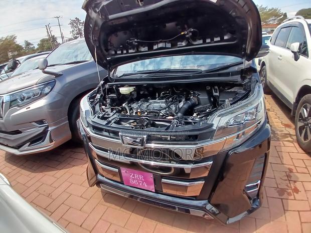 Toyota Noah 2.0 AWD (8 Seater) 2017 Black