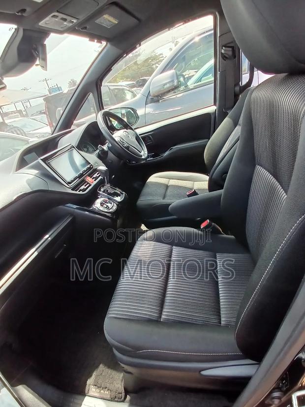 Toyota Noah 2.0 AWD (8 Seater) 2017 Black