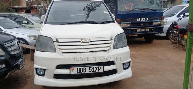 Toyota Noah 2005 White