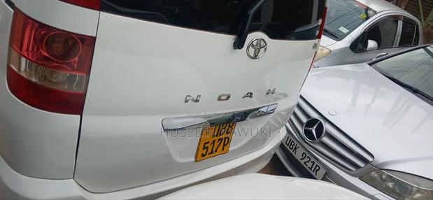 Toyota Noah 2005 White