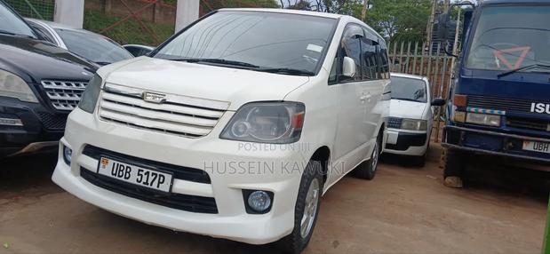 Toyota Noah 2005 White