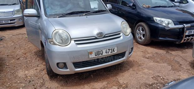 Toyota Sienta 2006 Silver