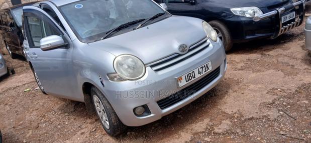 Toyota Sienta 2006 Silver