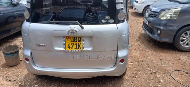 Toyota Sienta 2006 Silver