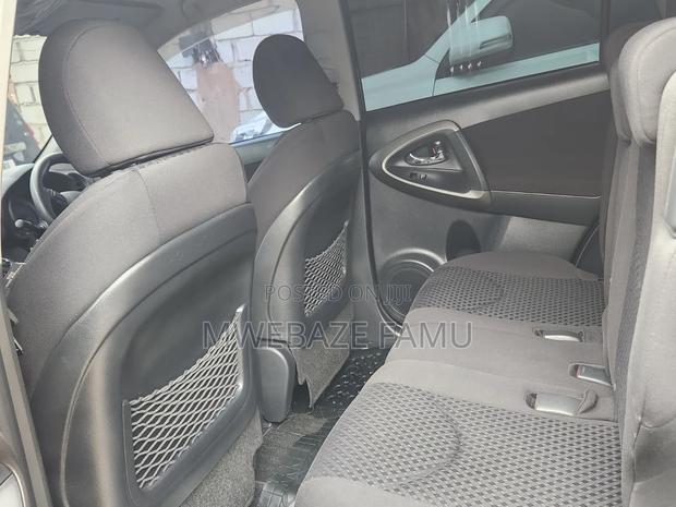 Toyota Vanguard 2011 Black