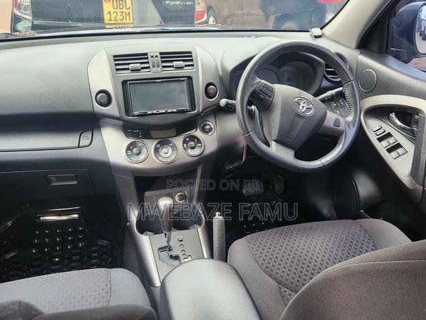 Toyota Vanguard 2011 Black
