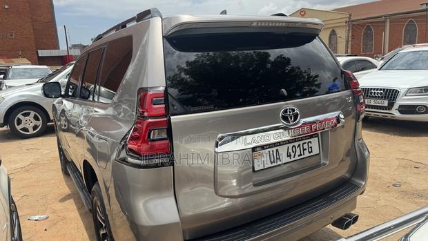 Toyota Land Cruiser Prado 2018 Gold