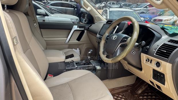 Toyota Land Cruiser Prado 2018 Gold