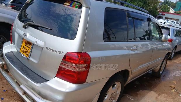 Toyota Kluger 2004 Silver