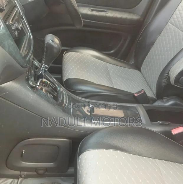 Toyota Kluger 2004 Silver