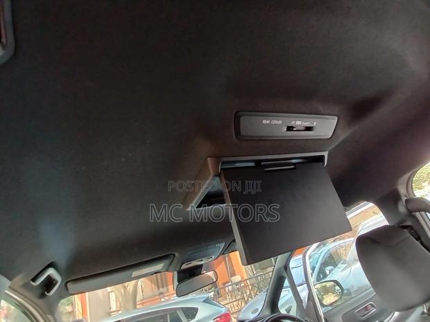 Toyota Noah 2.0 AWD (7 Seater) 2018 White
