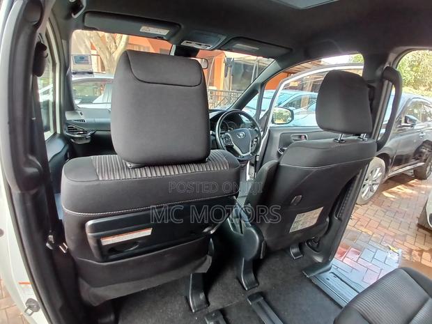 Toyota Noah 2.0 AWD (7 Seater) 2018 White